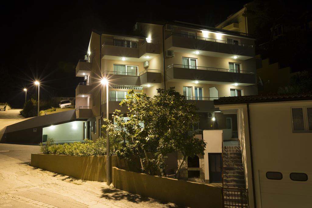 Apartments Vila Adrijana & Fitness Studio Wolf Baska Voda Exterior photo