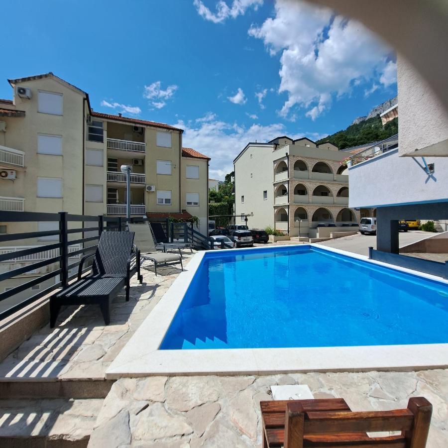 Apartments Vila Adrijana & Fitness Studio Wolf Baska Voda Exterior photo