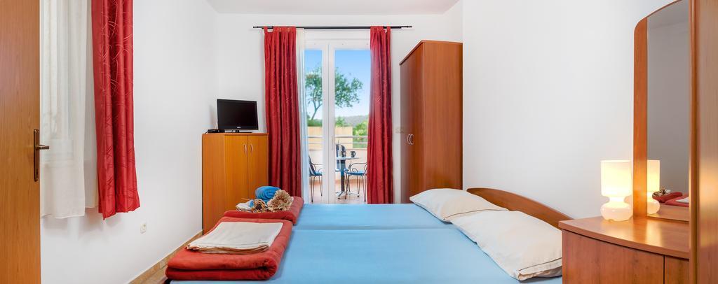 Apartments Vila Adrijana & Fitness Studio Wolf Baska Voda Exterior photo