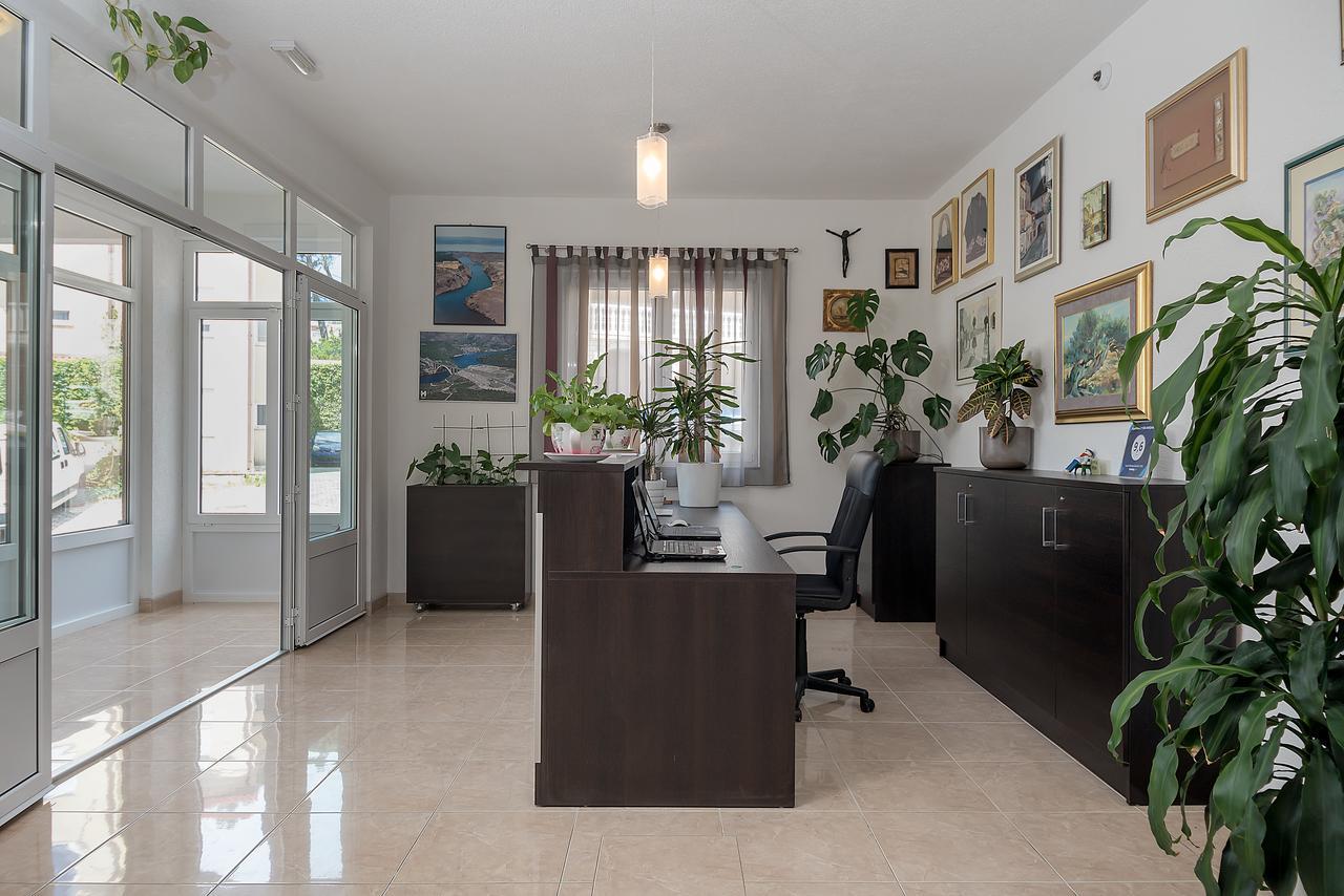Apartments Vila Adrijana & Fitness Studio Wolf Baska Voda Exterior photo